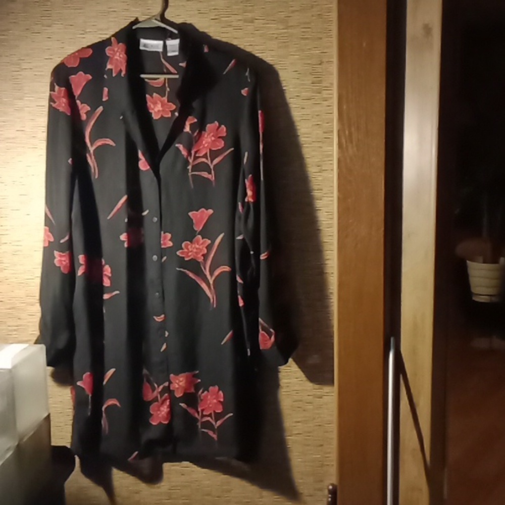 Woman's plus size blouse
